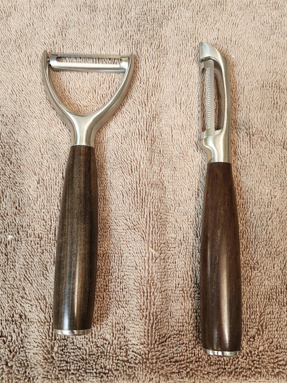 Kuluner Solid Wood Rotary Peelers - Set of Two (2) - New in Box - Picture 3 of 5